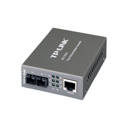 Convierte de SFP (SC/UPC) a RJ45 100Base-FX a 100Base-TX o viceversa. Para 2 fibras. Con módulos SFP integrados