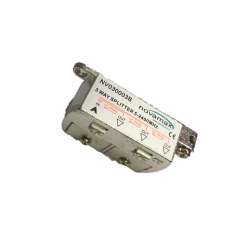 Distribuidor de 3 salidas con brida. Atenuación 6.5/8dBi