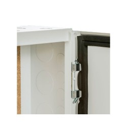 Registro secundario ICT2, IP55/IK08, 450x450x150mm, fondo madera, puerta con bisagras y llave
