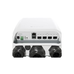 Cloud Router Switch, 800Mhz, 512Mb RAM, x4 SFP+, x1Gb, RouterOS / SwitchOS, Level 5, para exterior (IP66)